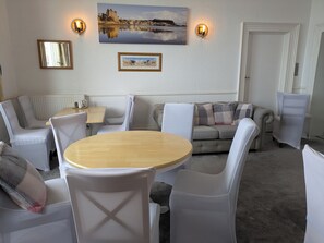 Family Room, Ensuite (2 adults 2 children) | Free WiFi, bed sheets - The Kenton (Scarborough)