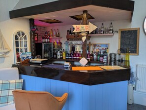 Bar (on property) - The Kenton (Scarborough)
