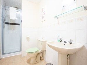 Standard Single Room, 1 Single Bed | Bathroom | Shower, hair dryer, towels