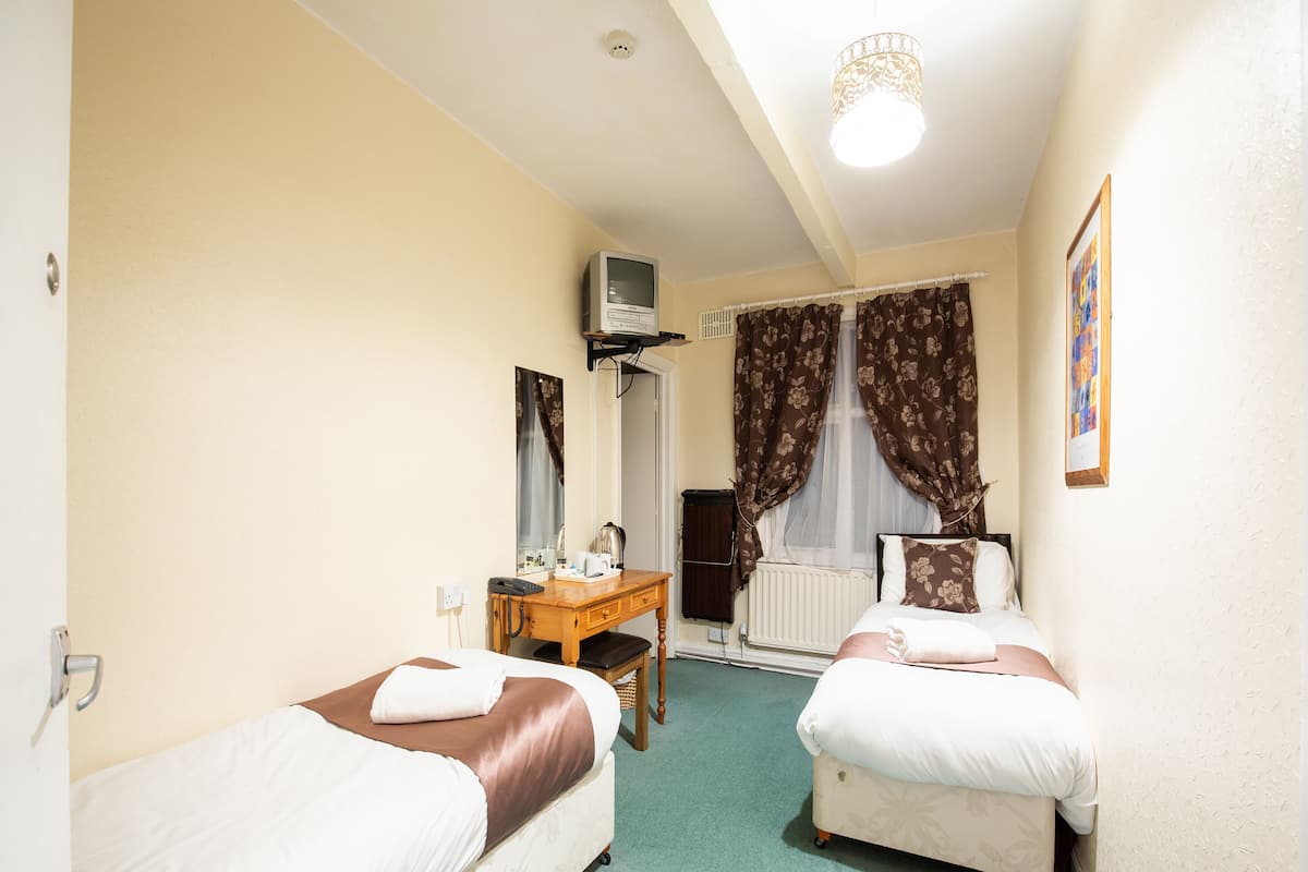 Standard Twin Room, 2 Single Beds | Individually decorated, individually furnished, desk, free WiFi