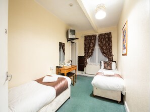 Standard Twin Room, 2 Single Beds | Individually decorated, individually furnished, desk, free WiFi