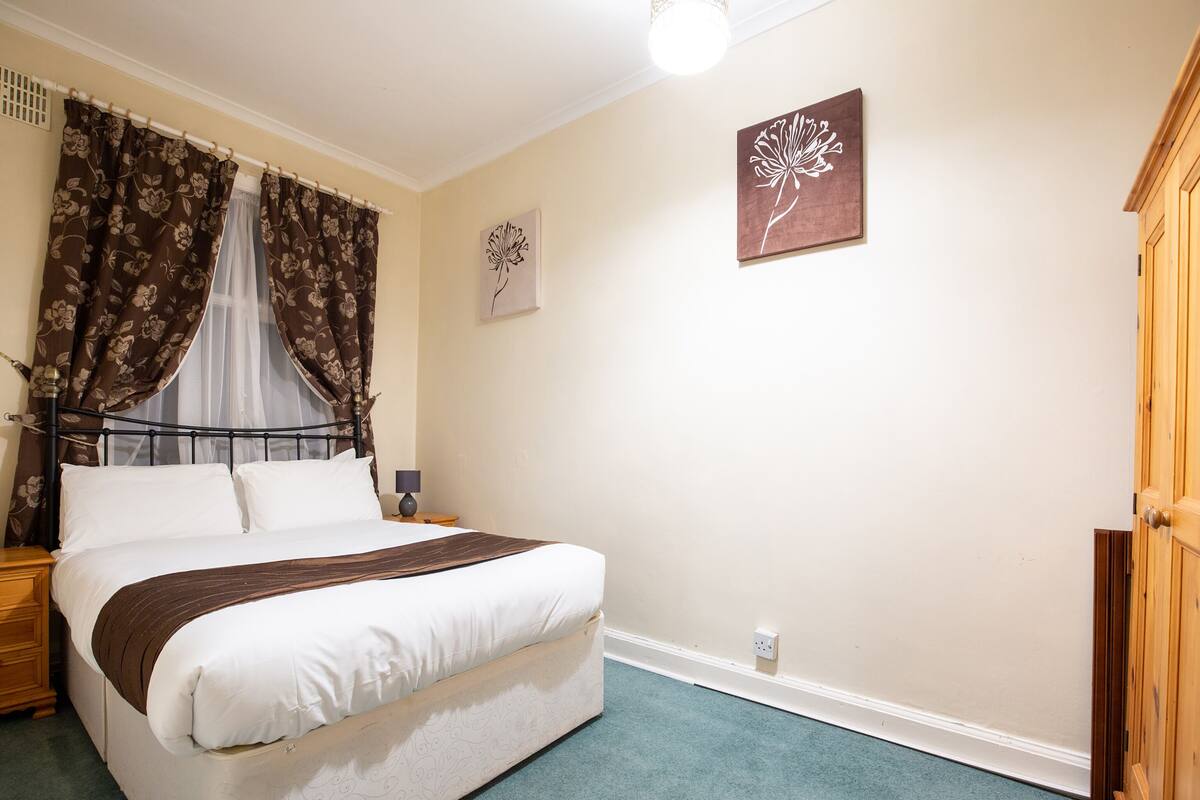 Standard Quadruple Room, 2 Double Beds | Individually decorated, individually furnished, desk, free WiFi