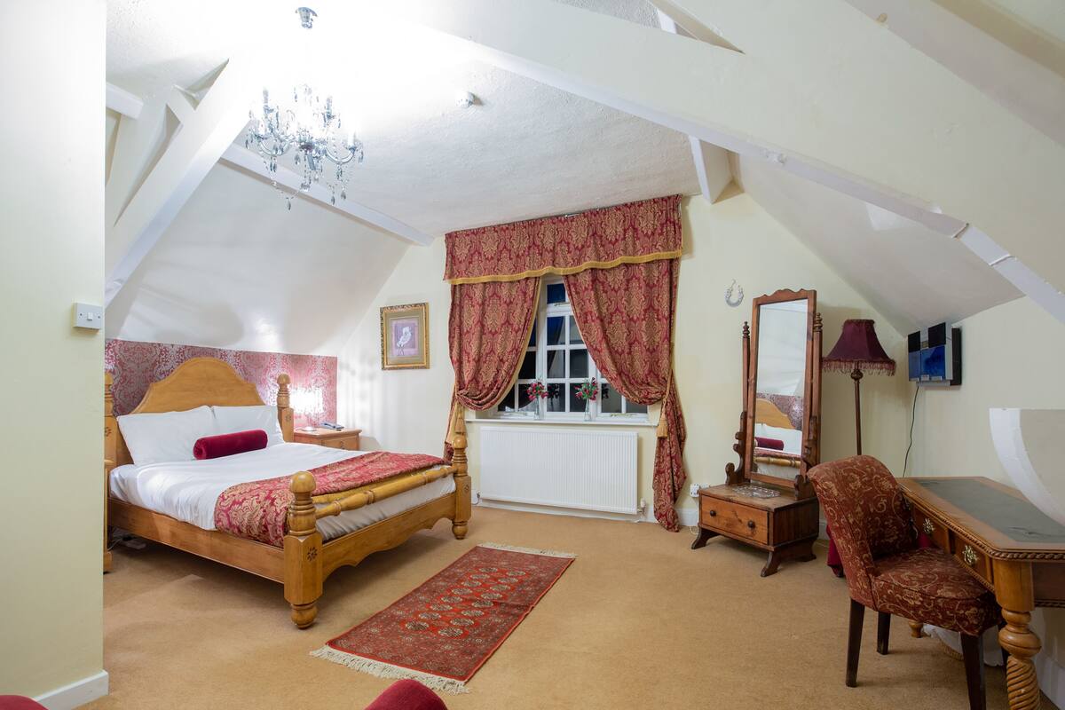 Superior Double Room, 1 Double Bed | Individually decorated, individually furnished, desk, free WiFi