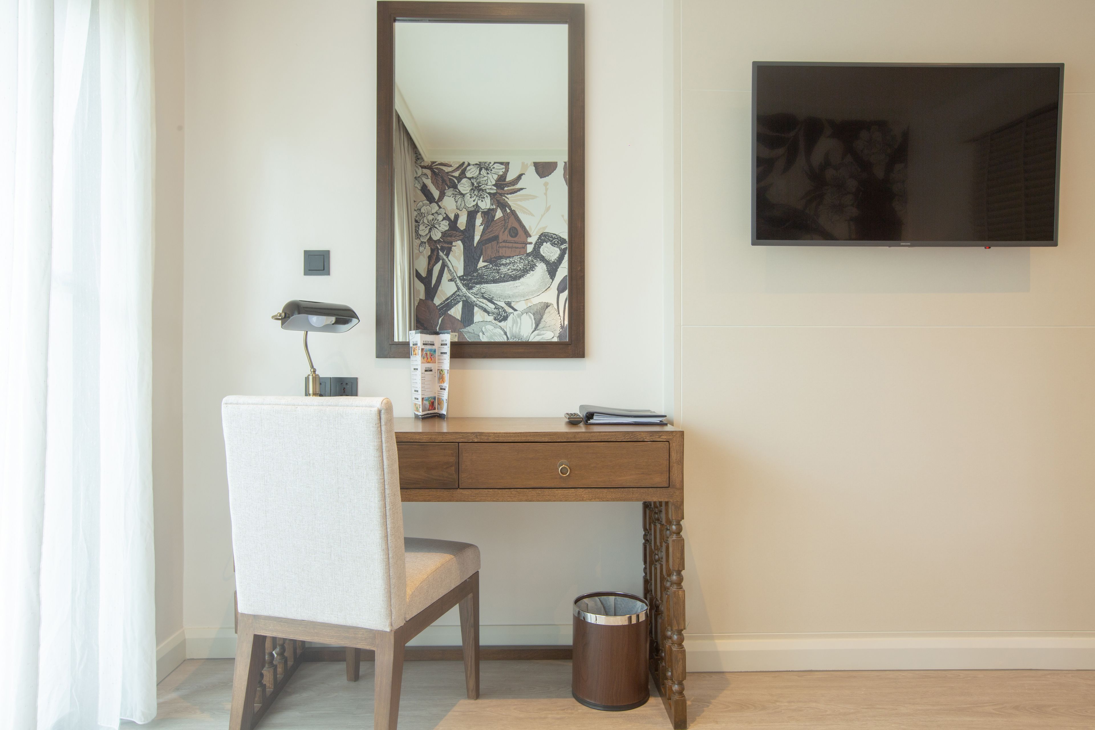 premier room | minibar, in-room safe, blackout curtains, iron/ironing board