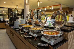 매일 뷔페 아침 식사(1인당 THB 450)