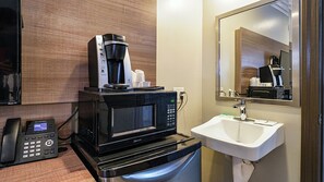 办公桌、熨斗/熨板、免费 WiFi、床单