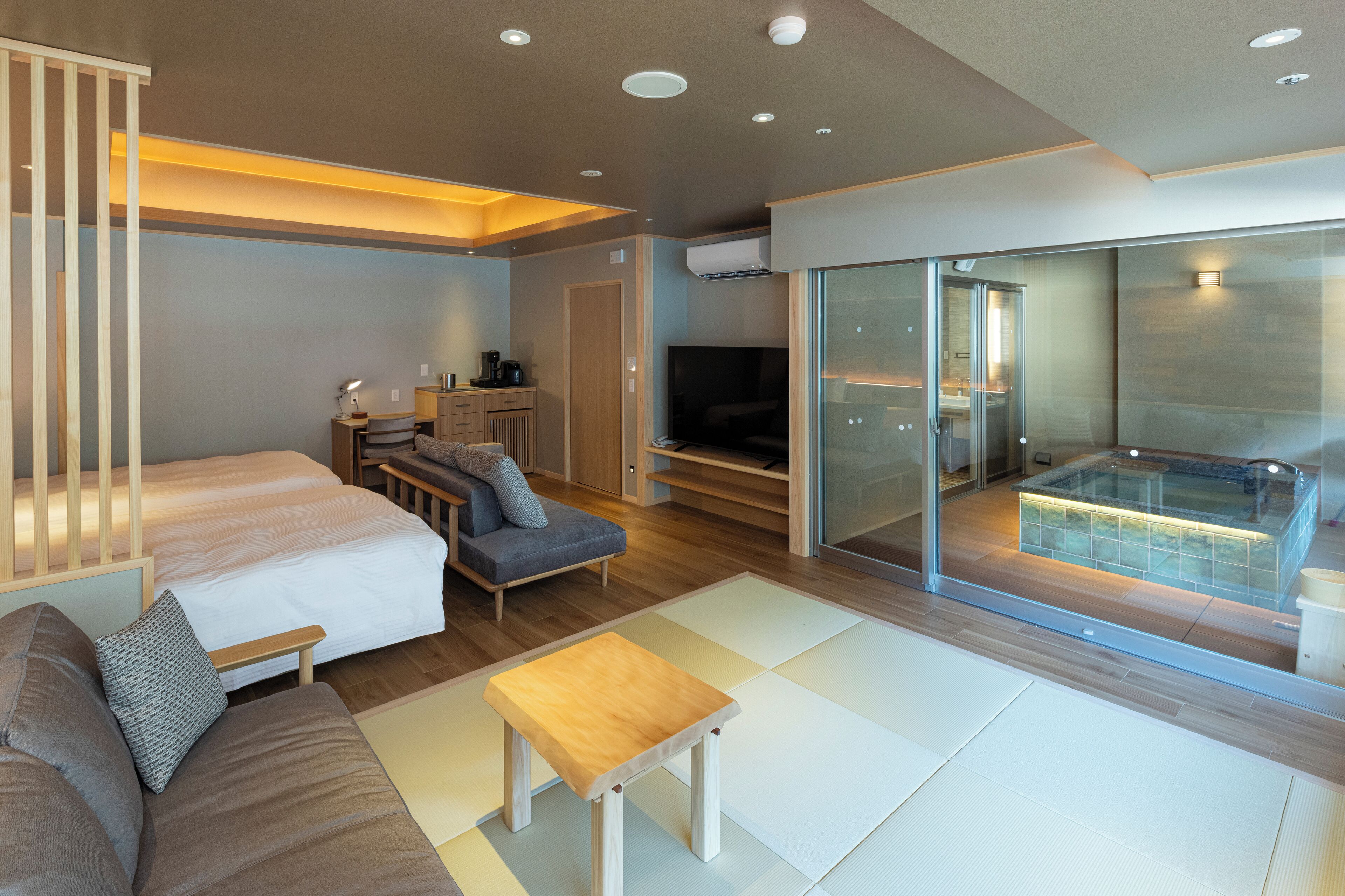 传统客房, 多张床, 无烟房 (Top Floor, Open air bath) | 羽绒被、客房内保险箱、免费 WiFi、床单