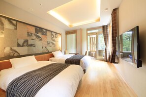 Cubrecamas, caja de seguridad en la habitación y wifi gratis 