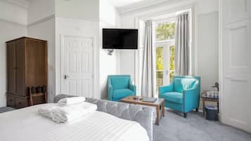 Suite, terrasse, vue jardin | 1 chambre, literie hypoallergénique, minibar, rideaux occultants