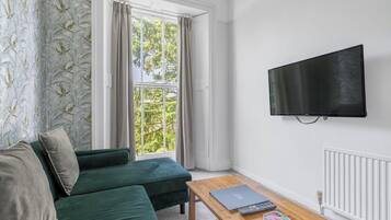 Suite, Ensuite, Garden View | 1 bedroom, hypo-allergenic bedding, minibar, blackout drapes