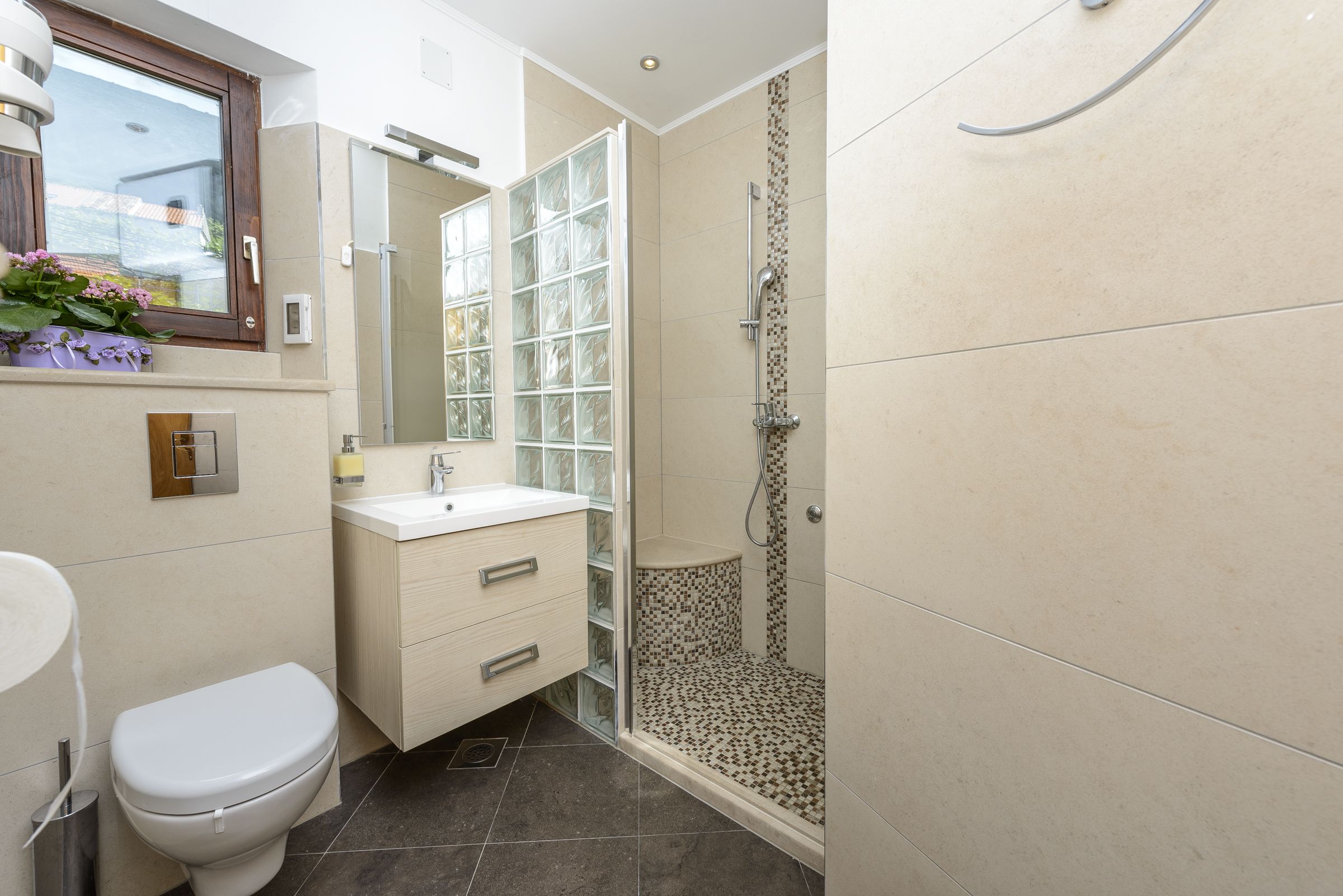 Comfort Double Room, 1 Queen Bed, Balcony, Sea View | Bathroom | Shower, free toiletries, hair dryer, heated floors