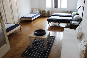 Three Bedroom Apartment for 10 people, Kitchen | Living room | 60-cm TV with cable channels, DVD player