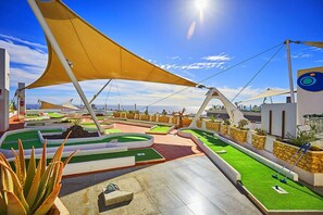 Mini-golf