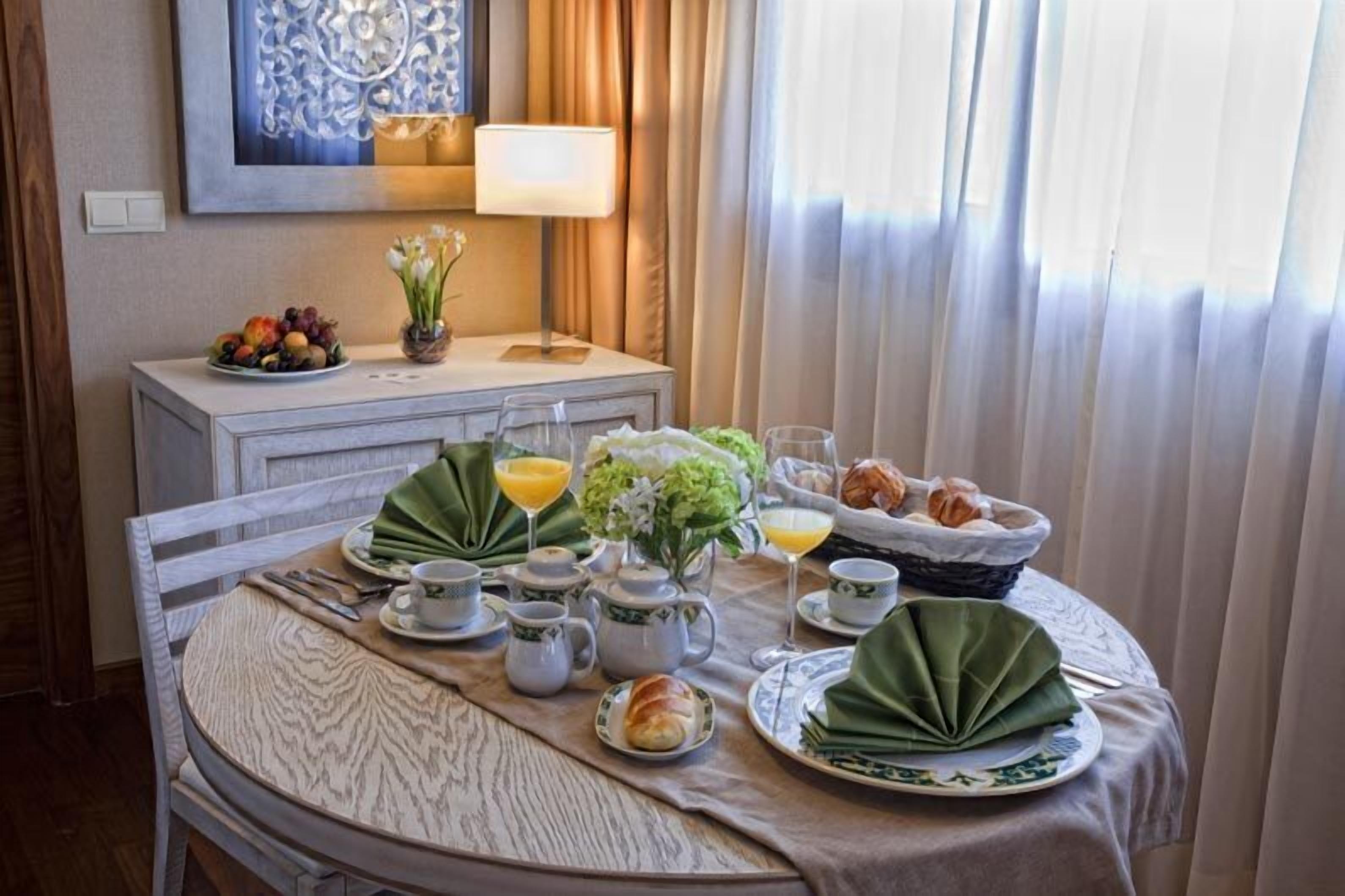 junior suite | room service – dining