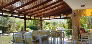 Breakfast, lunch, dinner served; al fresco dining 