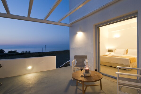 Superior Suite | Terrace/patio - Sun Anemos Resort (Santorini)