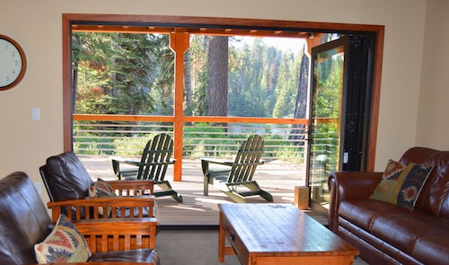 Montecito Sequoia Lodge