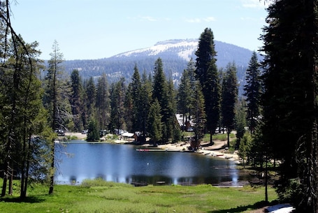Sportbereich. Montecito Sequoia Lodge
