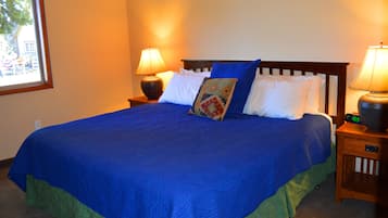 Premium Suite, 2 Bedrooms, Balcony, Lakeside | Peralatan tempat tidur premium, katil bayi/kot (percuma)