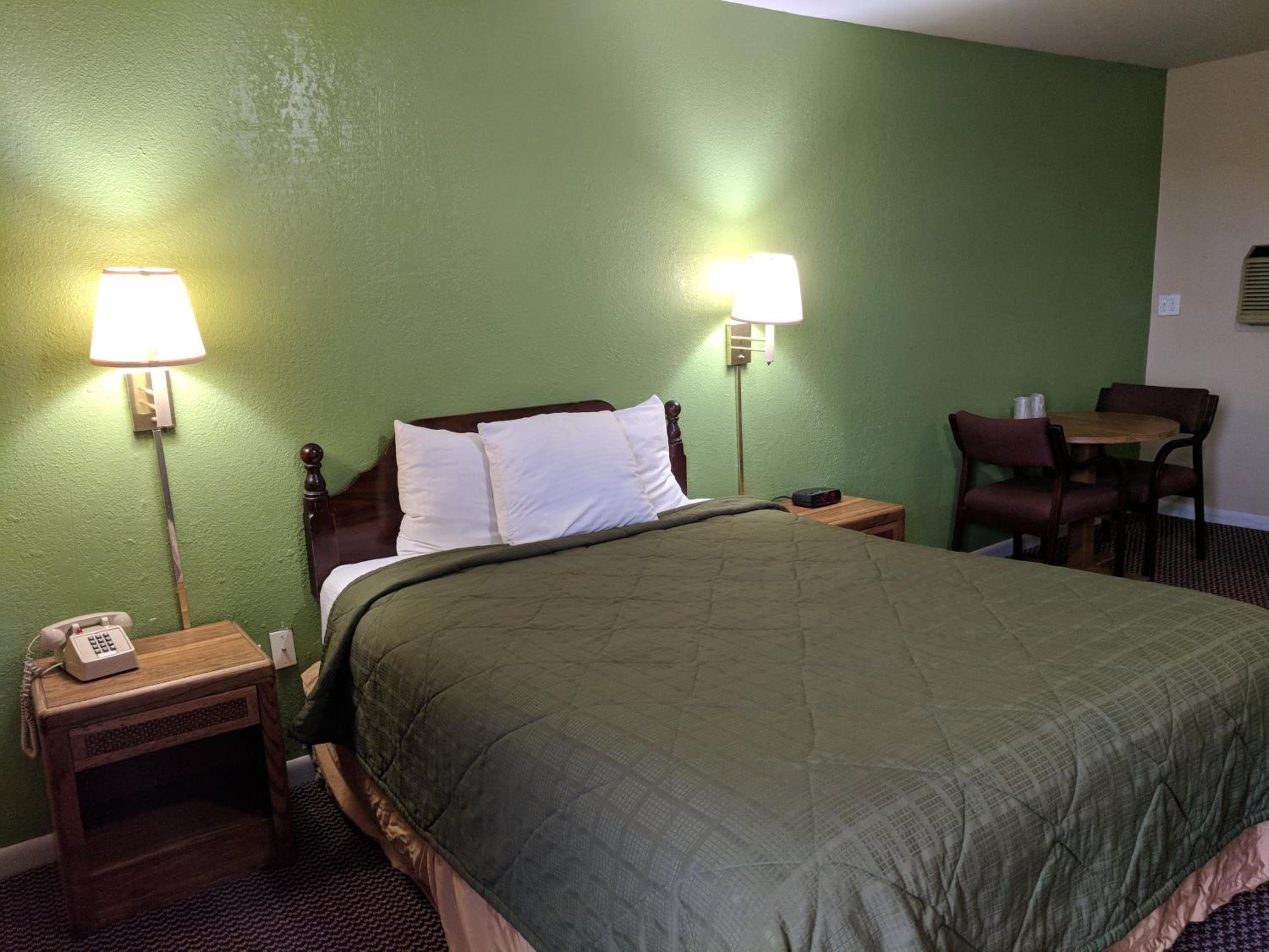 Egyptian cotton sheets, premium bedding, down comforters, pillowtop beds