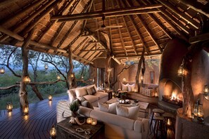 Interior - Madikwe Safari Lodge (Ramotshere Moiloa)