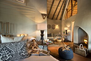 Premium bedding, minibar, in-room safe, individually decorated - Madikwe Safari Lodge (Ramotshere Moiloa)