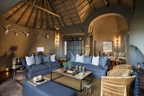 Interior - Madikwe Safari Lodge (Ramotshere Moiloa)