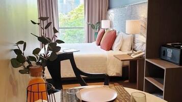 Deluxe Suite with Kitchen | In-room safe, soundproofing, iron/ironing board, free WiFi