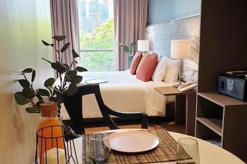 Deluxe Suite with Kitchen