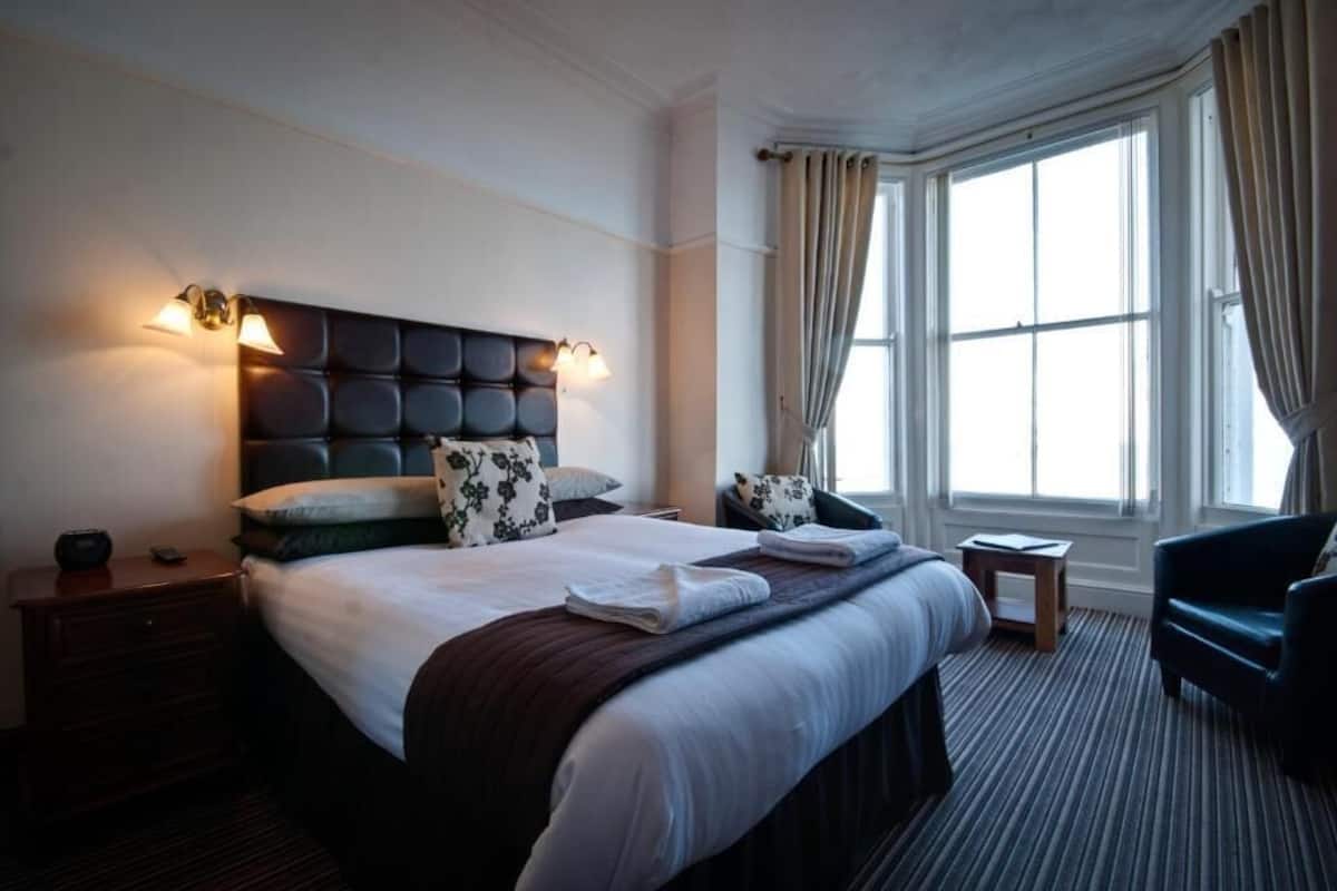 Desk, iron/ironing board, free WiFi, bed sheets