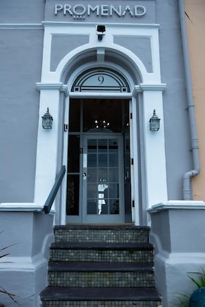 Entrada al alojamiento