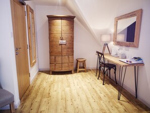 Room 1 (Not Dog Friendly Room) | Individually furnished, desk, iron/ironing board, bed sheets - The Sawmills (Ilfracombe)