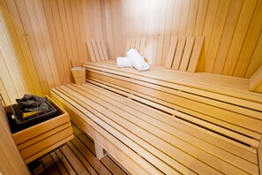 Couples treatment room(s), sauna, hot tub, Turkish bath/hammam