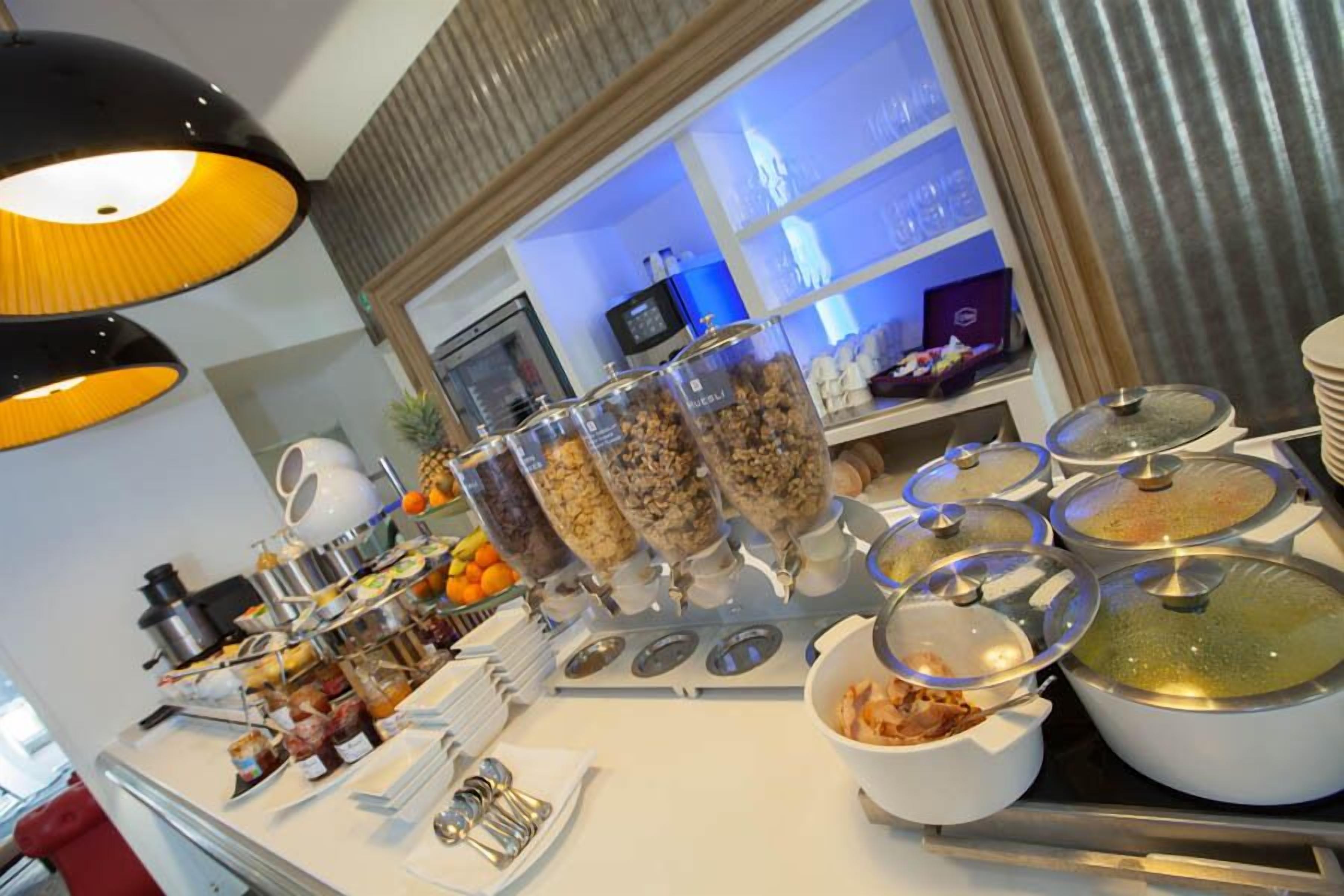 breakfast, lunch, dinner served; french cuisine