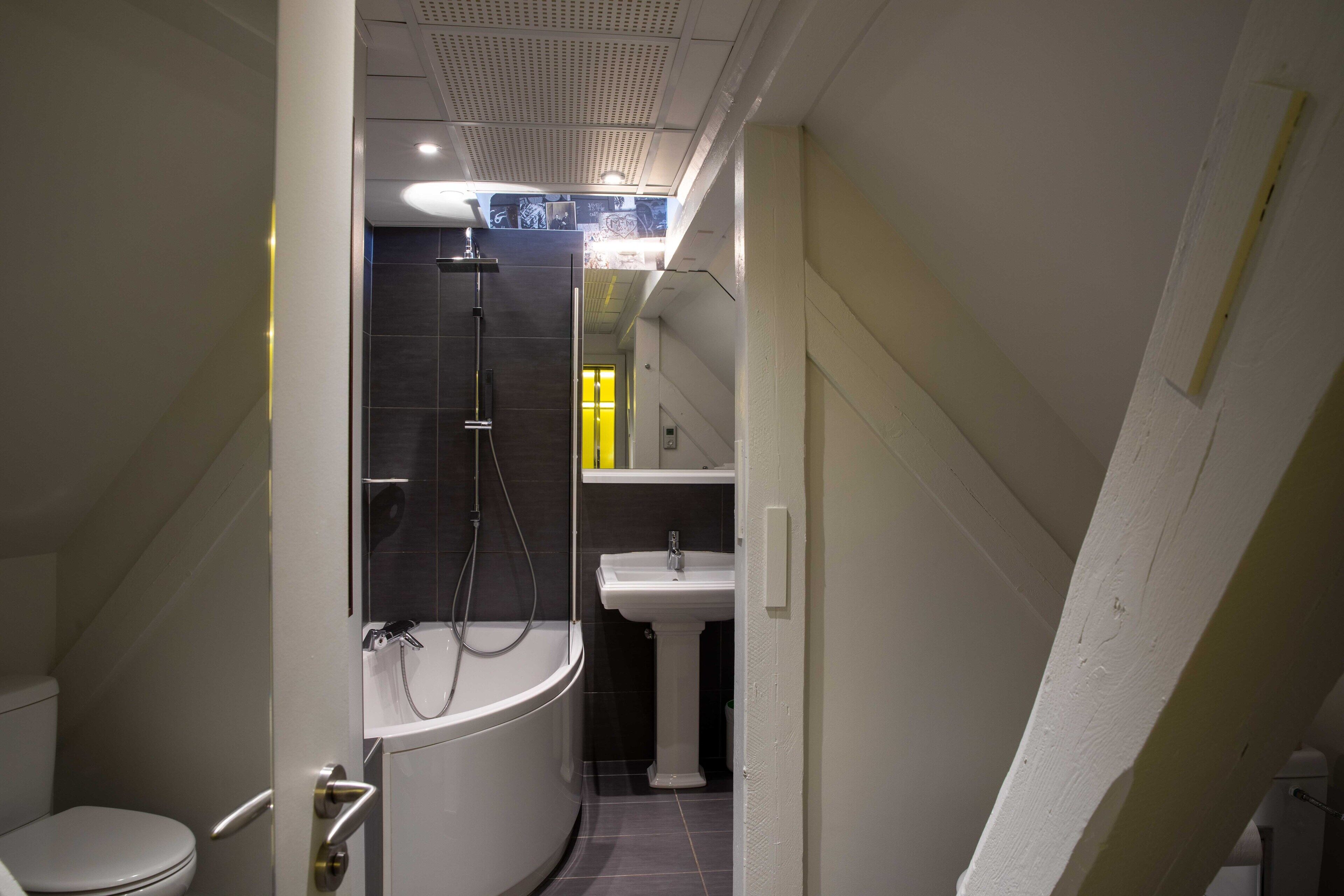 executive room | bathroom | deep-soaking bathtub, rainfall showerhead, free toiletries, hair dryer
