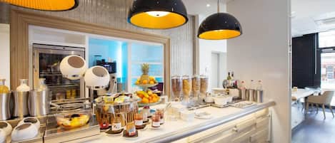 Breakfast, lunch, dinner served; French cuisine