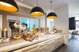 아침 식사, 점심 식사, 저녁 식사 제공, 프랑스 요리