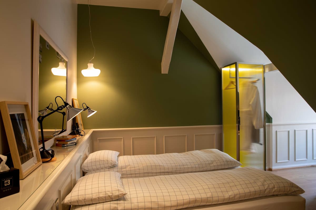 executive room | hypo-allergenic bedding, in-room safe, individually decorated