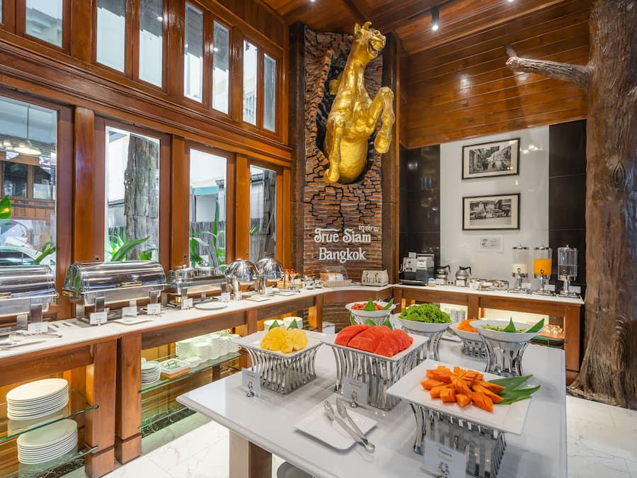 Daily cooked-to-order breakfast (THB 259 per person)