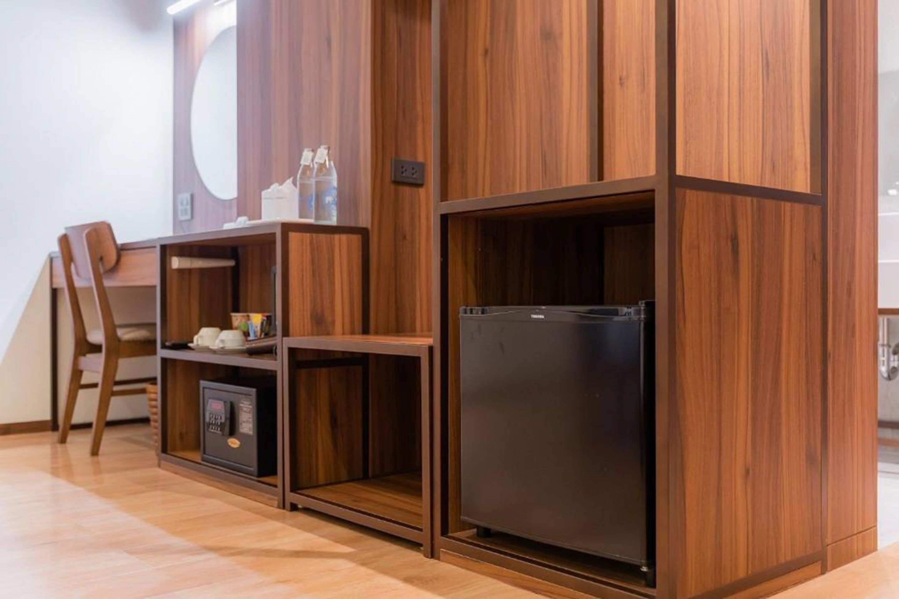 superior room, 1 king bed | room amenity