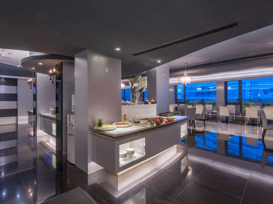 Desayuno completo diario (TWD 429 por persona)