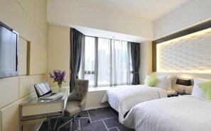 Minibar, in-room safe, Internet, alarm clocks - Dorsett Regency (Hong Kong)