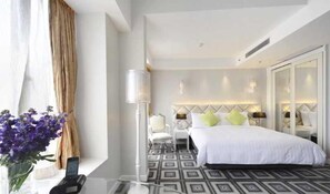 Minibar, coffres-forts dans les chambres, Internet, réveils