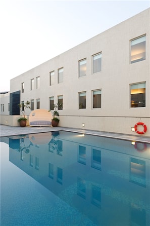 Outdoor pool - Aloft Coimbatore Singanallur (Coimbatore)