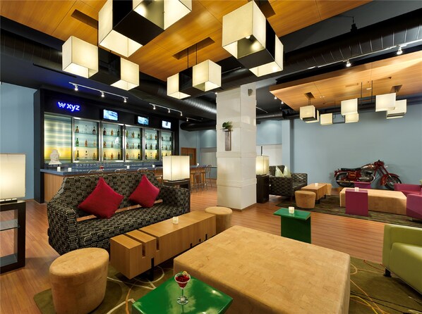 Con servicio de comidas, cenas y happy hour 