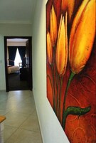 Caja de seguridad en la habitación y escritorio 