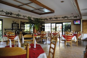 Breakfast, lunch and dinner served - Aparthotel La Cordillera (San Pedro Sula)