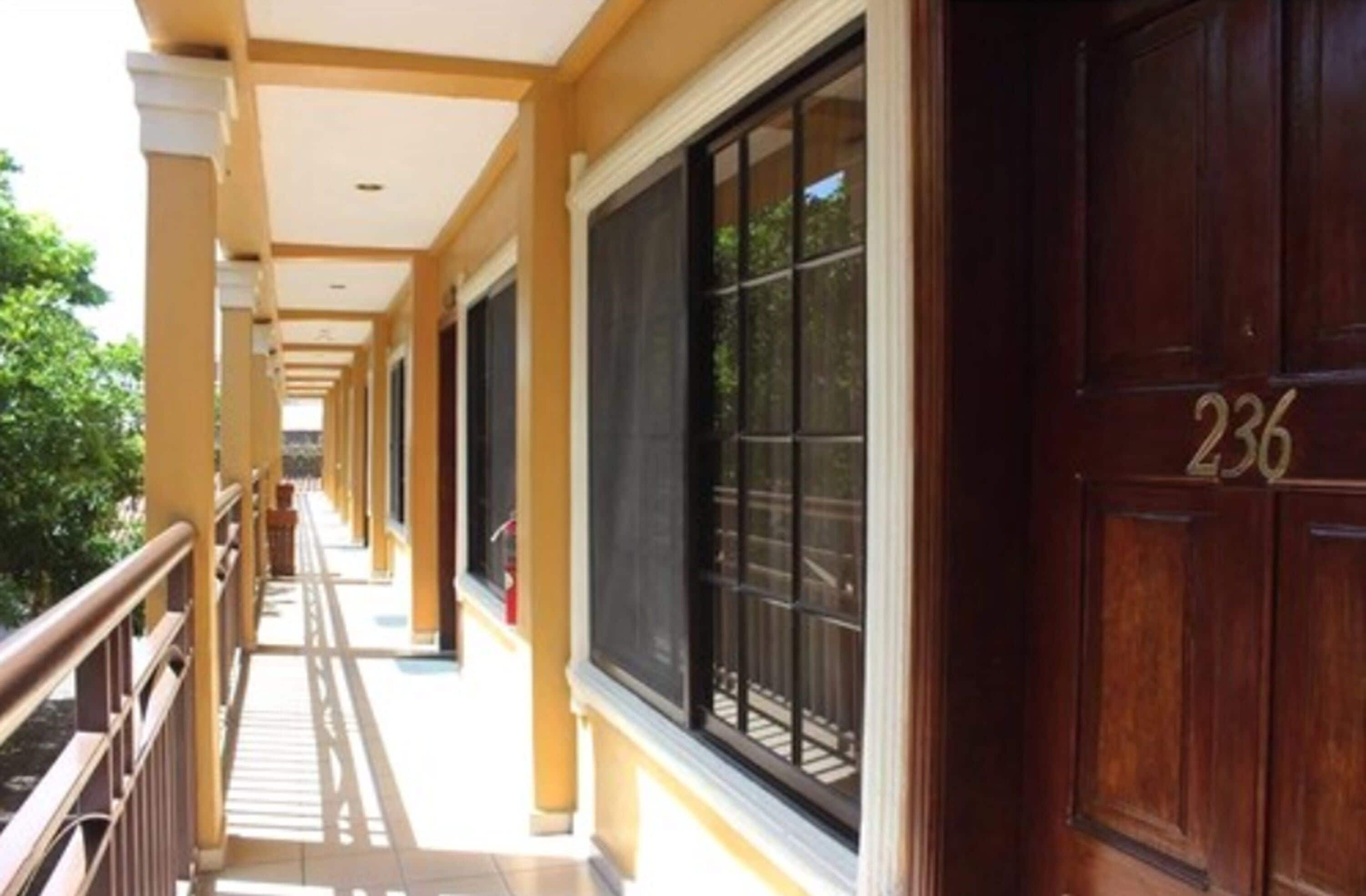 suite, kitchenette | terrace/patio