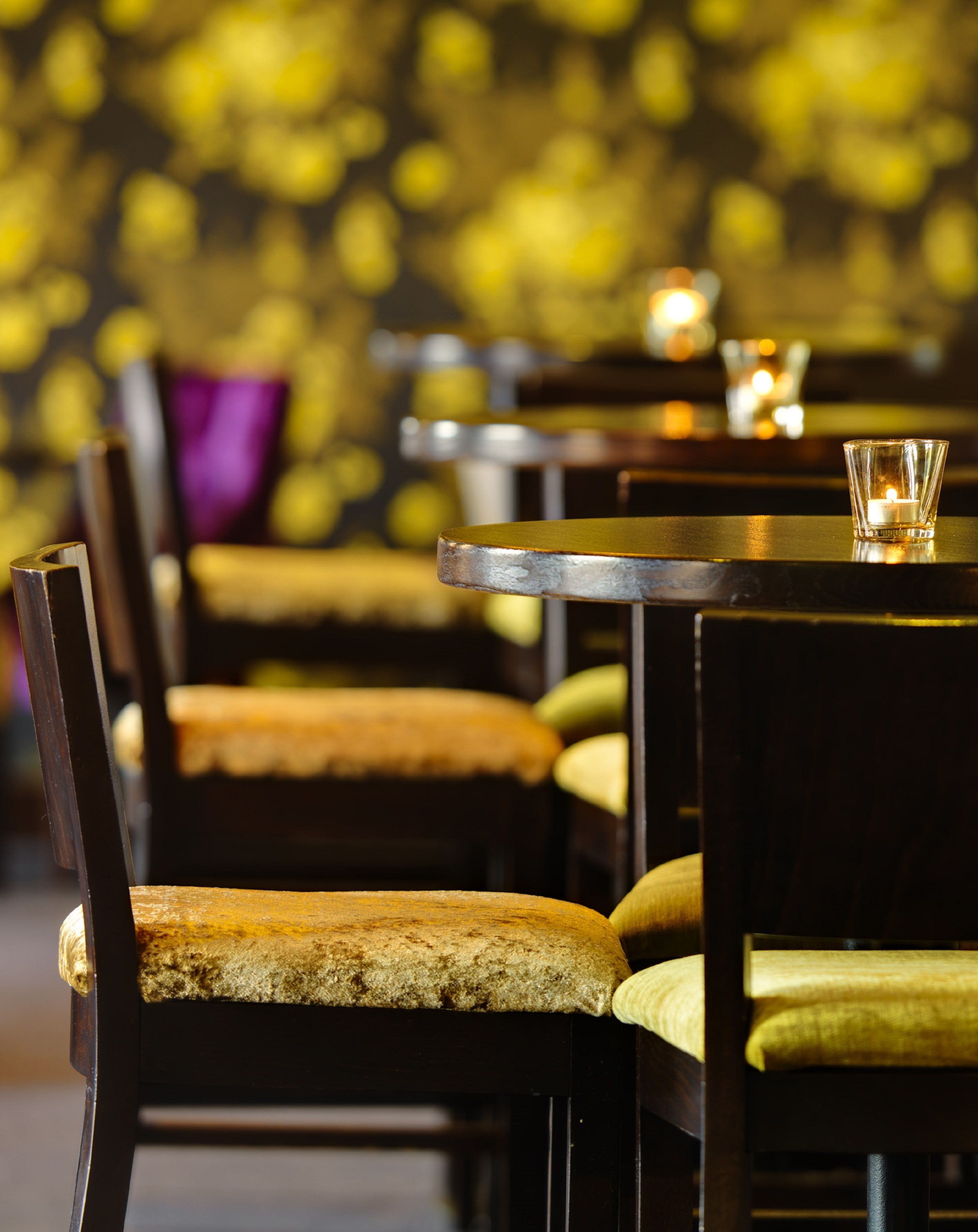 serves lunch and dinner