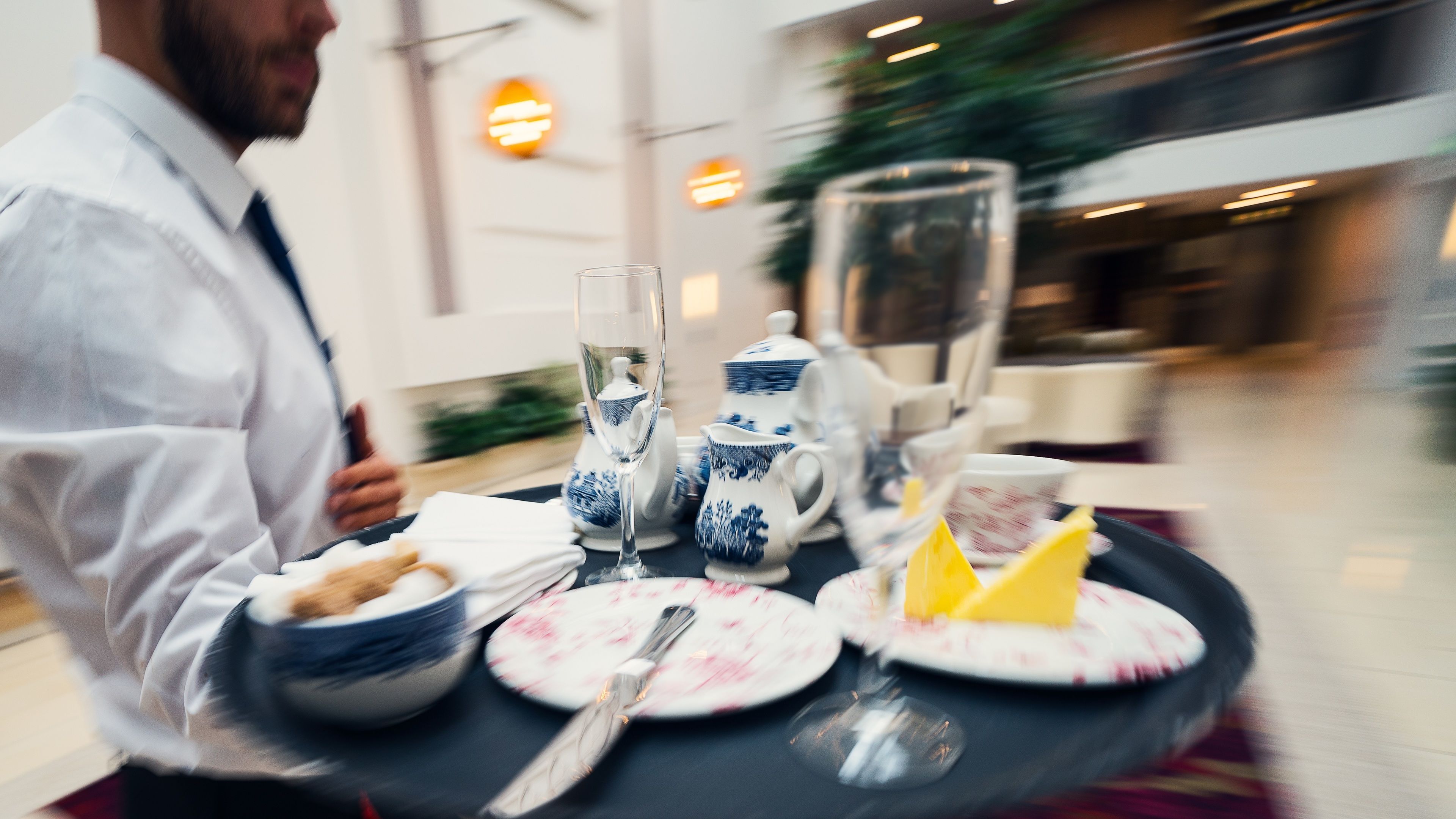 breakfast, lunch, dinner served; irish cuisine